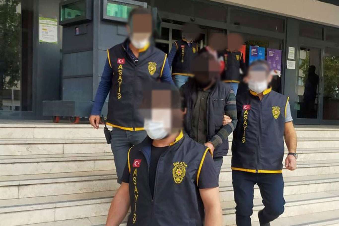 Malatya'da cinayet zanlısı 2 kişi tutuklandı Malatya'da cinayet zanlısı 2 kişi tutuklandı
